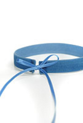 Light blue velvet choker 